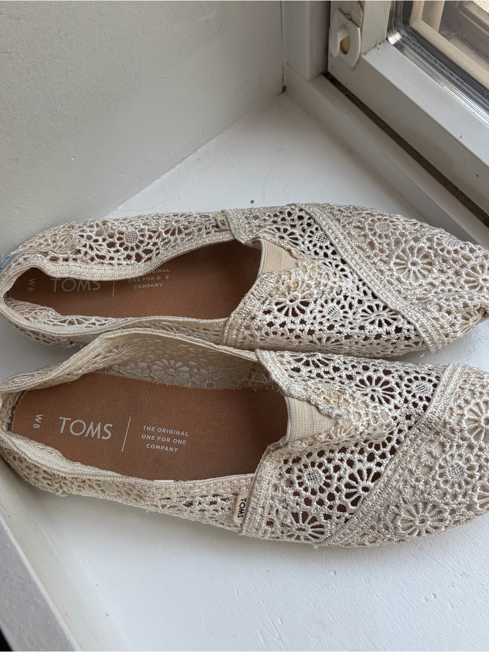 cream crotchet toms